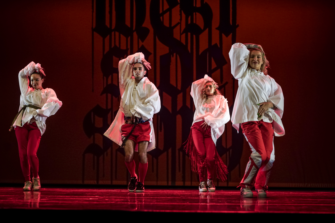 West Side Story -produktion tanssijoita pressitilaisuudessa 28.10.2020. Kuva: Kari Pullinen